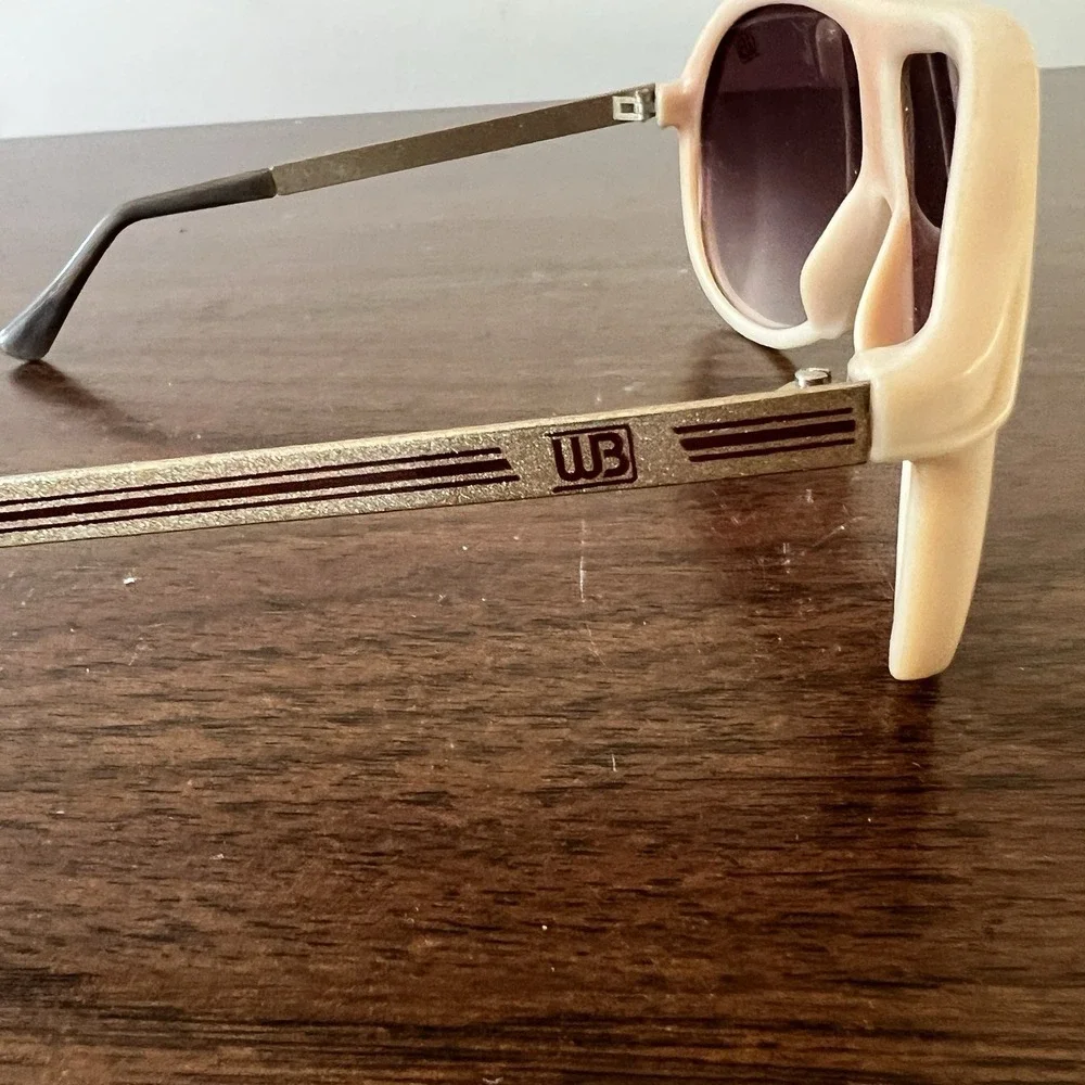 WB Vintage Aviator Sunglasses Cream Plastic‎ Metal Arms Taiwan R.O.C